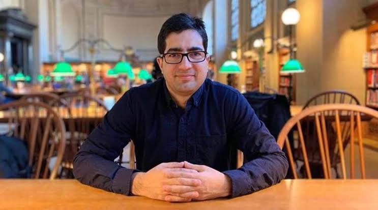 After brief stint in politics, Shah Faesal returns to service; awaits orders of posting