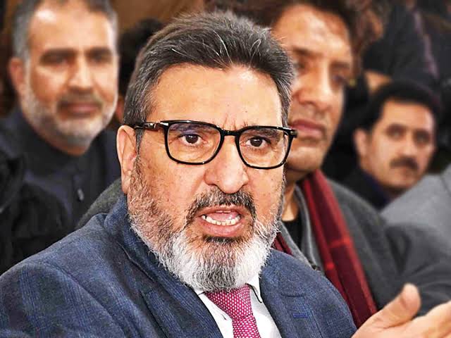 Gun gave us only two things- ‘Zindaan’ & ‘Qabristan’: Altaf Bukhari