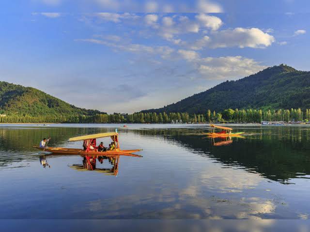 Kashmir records dip in foreign tourist arrivals by 95 percent