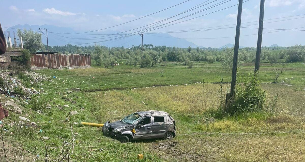 Five persons injured after Alto car turned turtle at Malshahibagh Ganderbal
