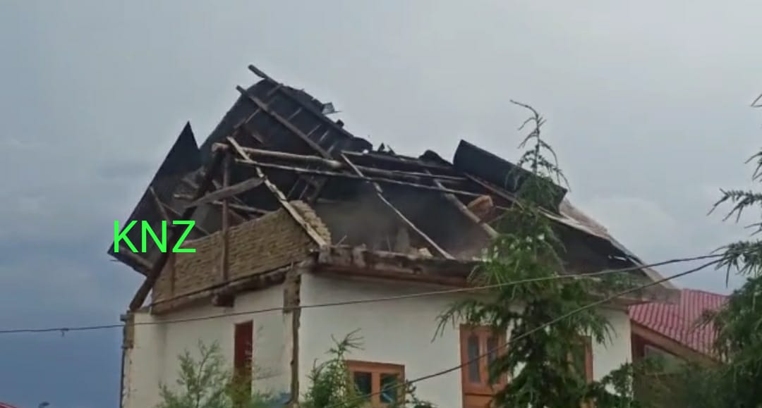 Women injured,house damaged due to strong winds in Ganderbal