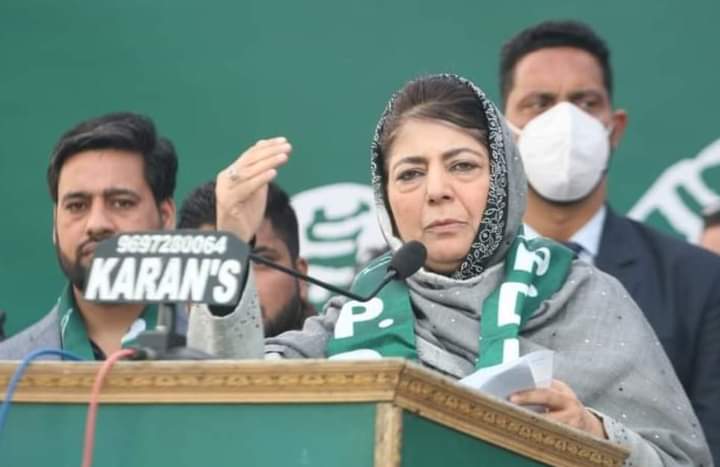 Mehbooba Mufti pays tributes to Mirwaiz, Lone