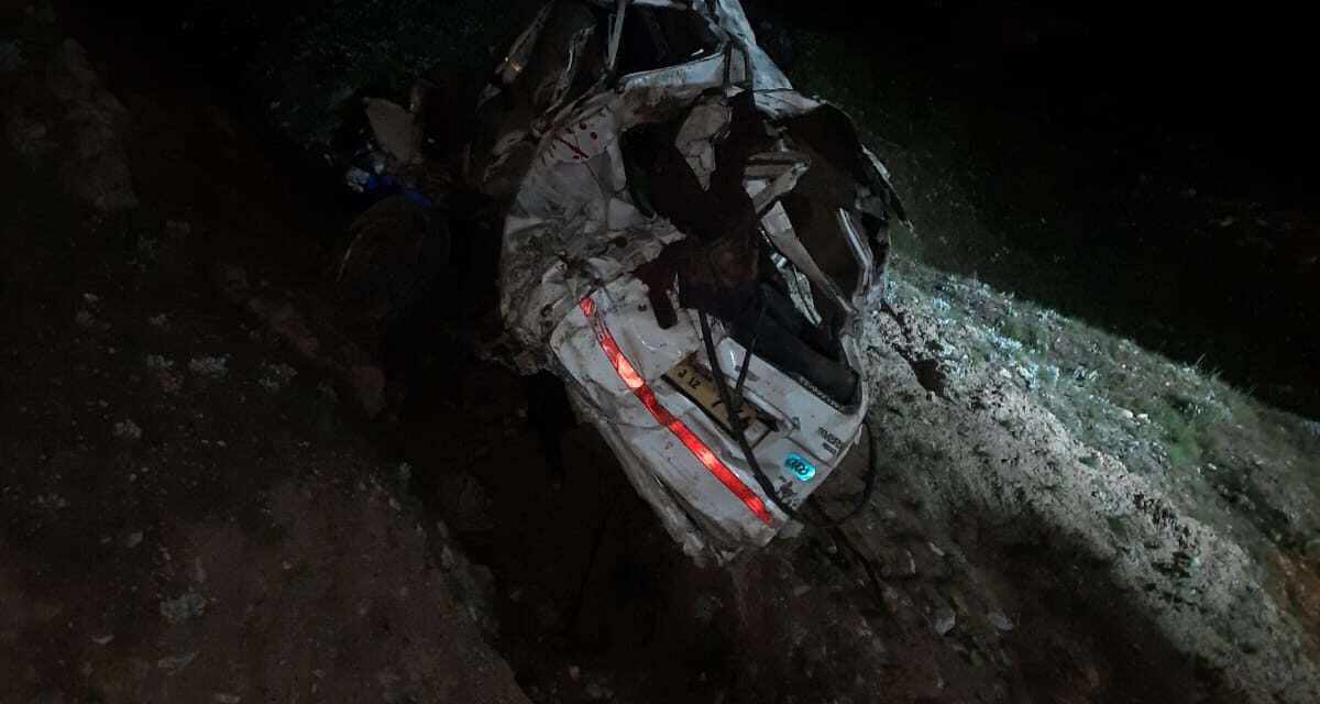 Zojila Accident Update:Tavera rolls down into gorge at Chini Nallah,7 killed,1 critical