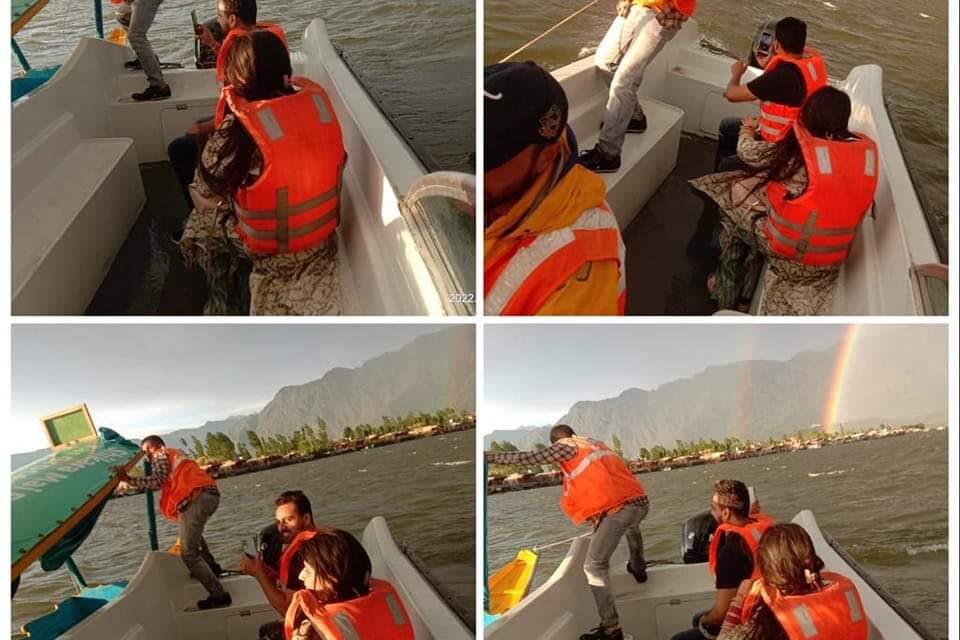 Authorities Evacuate Tourists Caught in Windstorm in Dal Lake to Safer Places