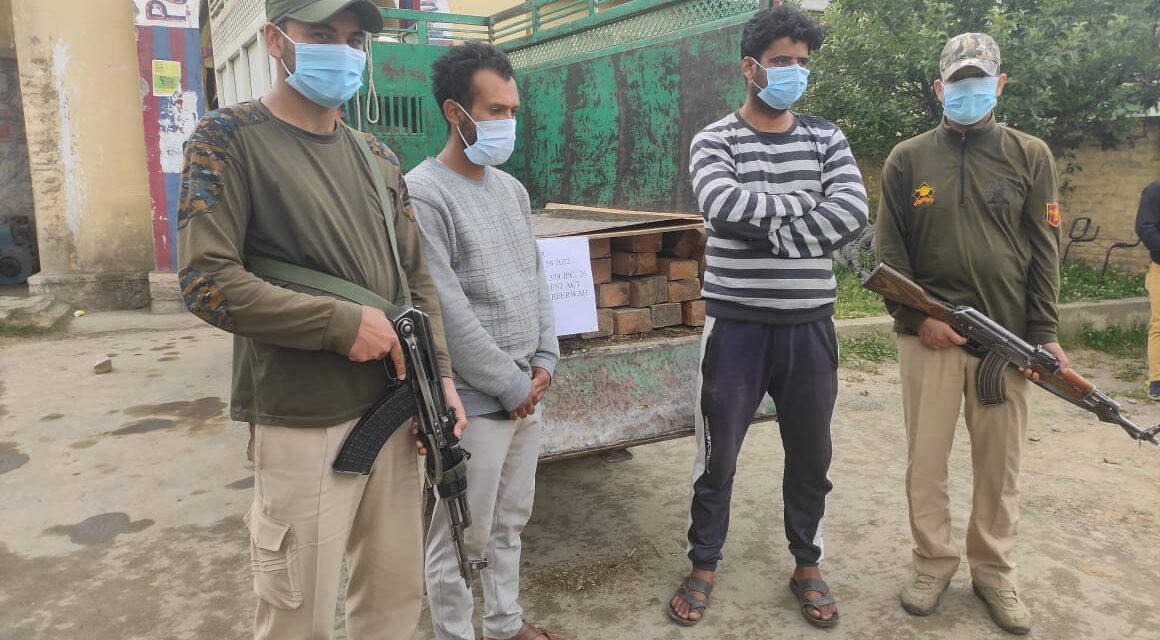 Budgam Police arrests 02 timber smugglers in Beerwah; 39 logs of illegal timber seized