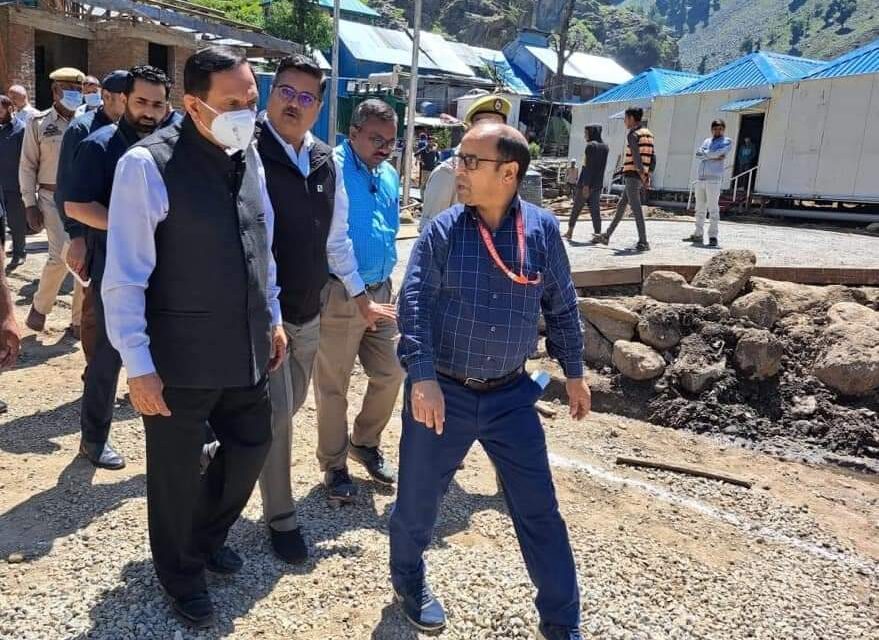 Advisor Bhatnagar visits Chandanwari, Nunwan base camps at Pahalgam