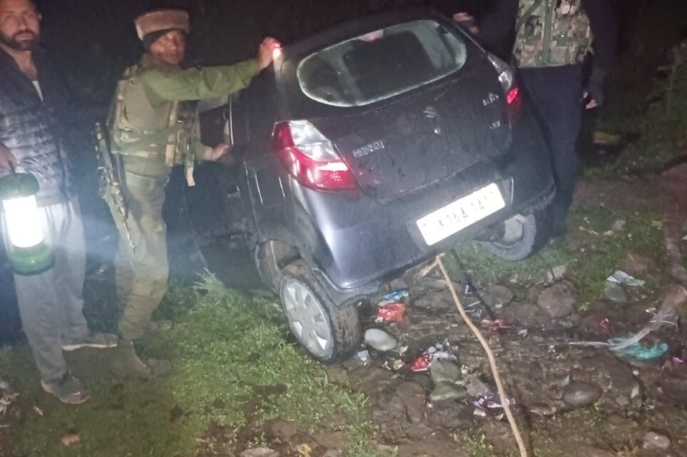 34 Assam Rifles helps in recovery of accident vehicle at Margund Kangan