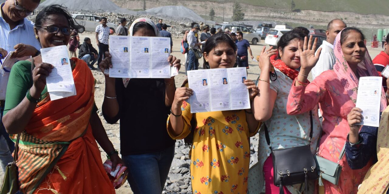 Amarnath Yatra: Kashmiri’s welcome pilgrims with open arms as first batch arrives