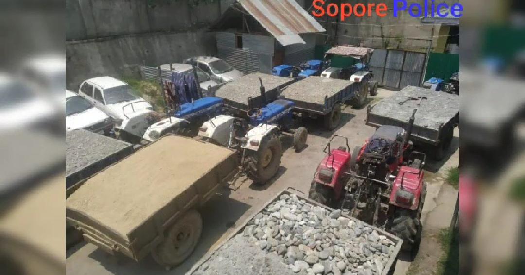 Sopore Police seized tractors for illegal extraction of minerals in Rafiabad