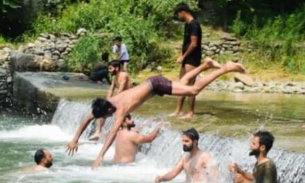 Kashmir Swelters Under Heat Wave, Monsoon Rain Brings Respite To Jammu