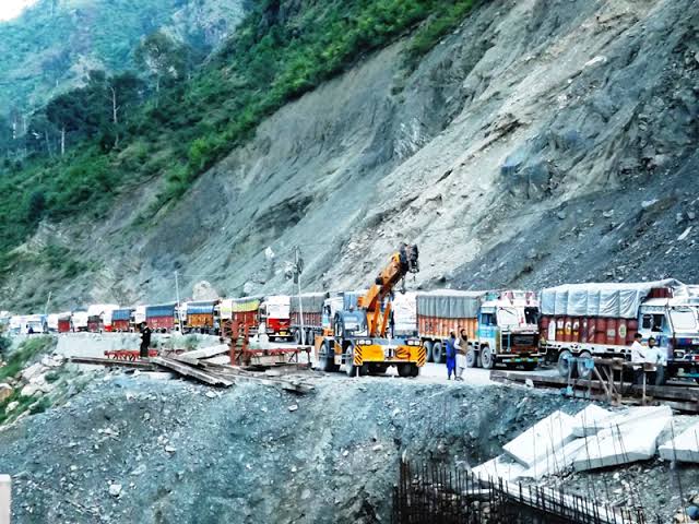 Hours After Srinagar-Jammu Highway Reopens for 1-way Traffic, Movement Along Mughal Road Also Resumes