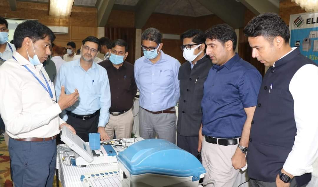 ECI organises Daylong Workshop on First Level Checking on EVM/ VVPAT for DEOs, DDEOs of Kashmir Division