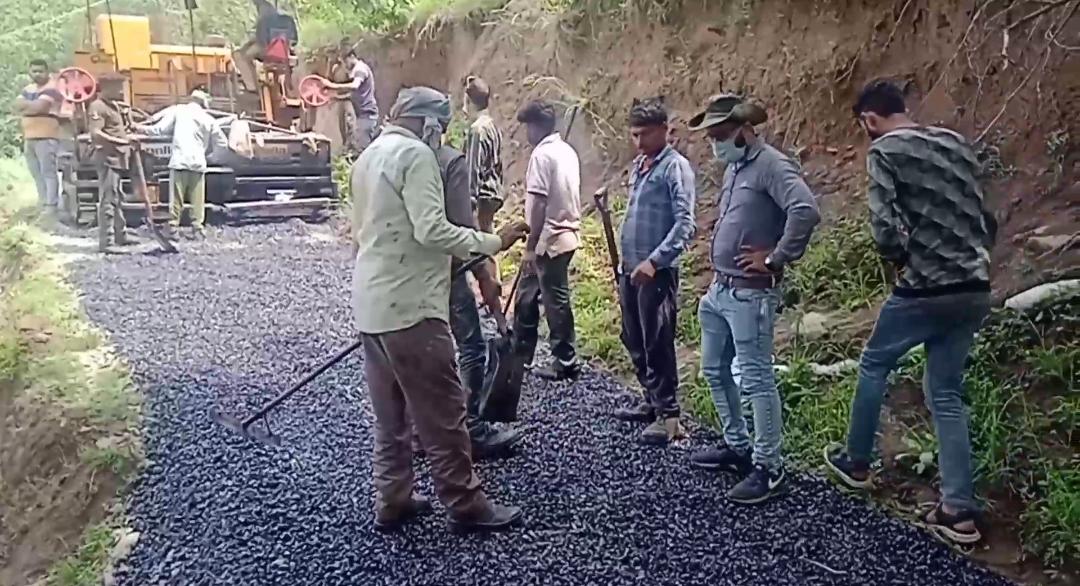 R&B Ganderbal starts black-topping of a Shajnag road