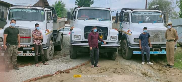 Budgam police seized 03 tippers, arrested 03 persons for illegal excavation and transportation of minerals.