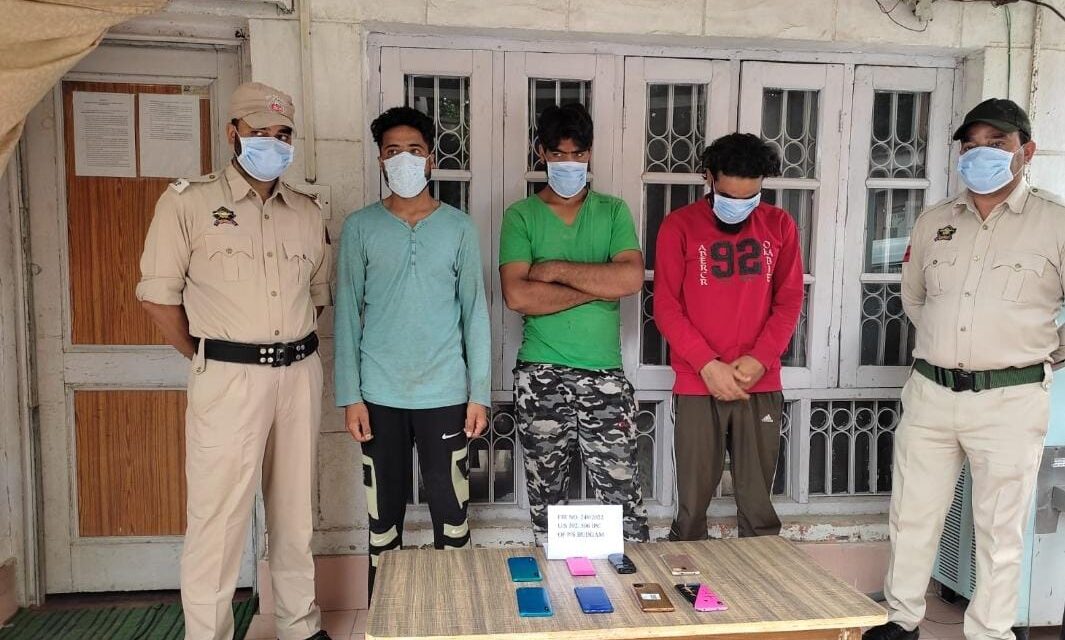 03 persons arrested in cell phone snatching within 24 hours of incident in Budgam; 08 cell phones recovered