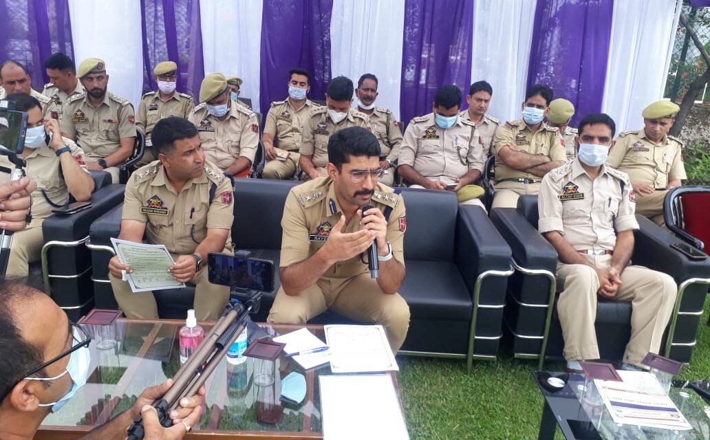 Police’s First Ever Service Mela Evokes Great Response In Baramulla;SSP Presides Over Function, Holds Live Interactive Session With Public