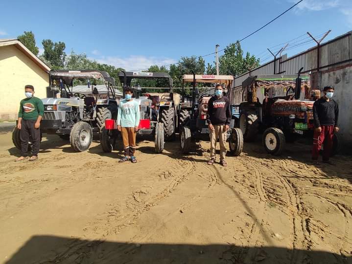 Budgam police seized 04 tractors & arrests 04 persons for illegal excavation and transportation of minerals.