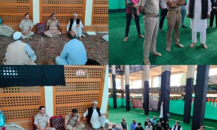 Police visits Imam-baras & interacted with Shia leaders in Budgam