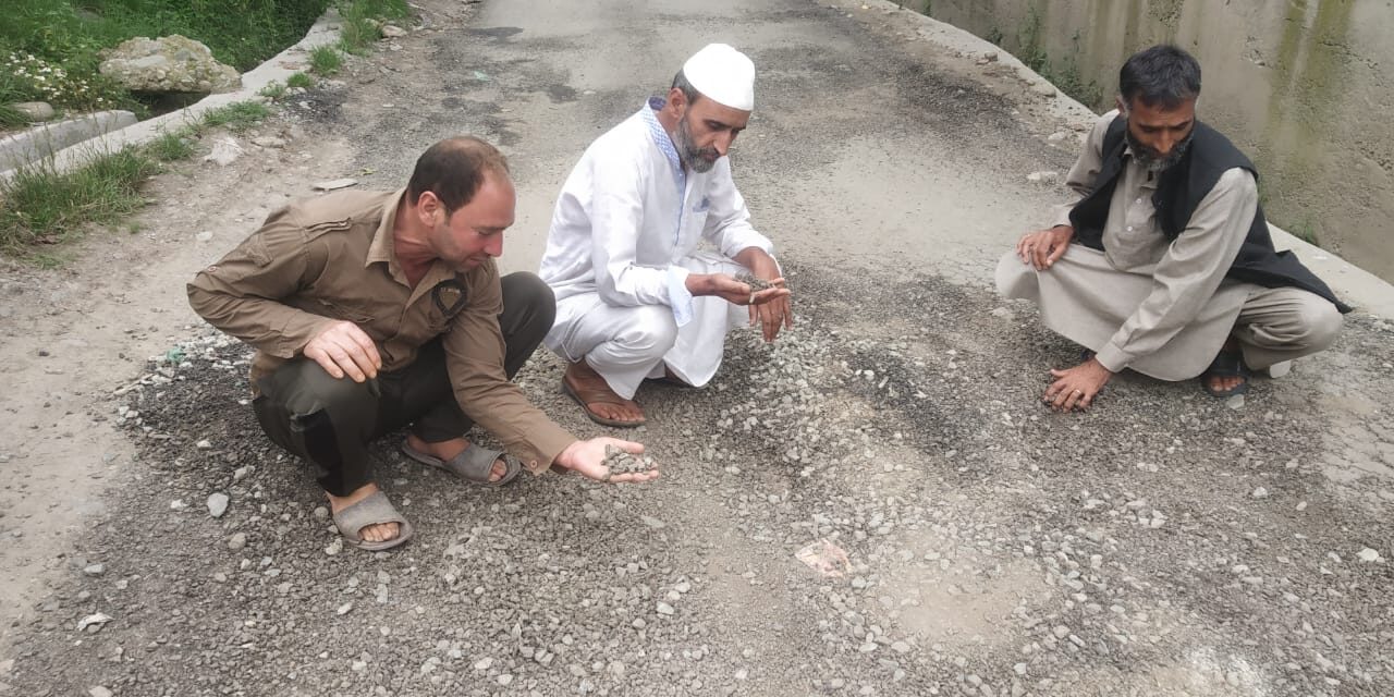 Substandard material used in blacktopping of Wussan to Maangam road