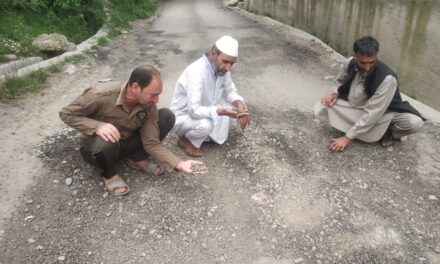 Substandard material used in blacktopping of Wussan to Maangam road