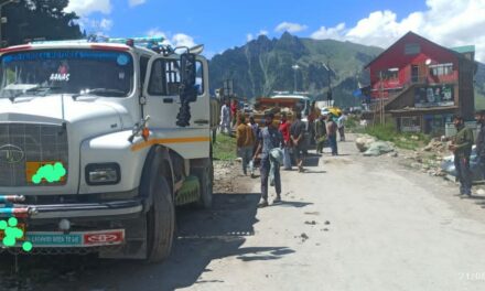 6 Vehicles Seized for Illegal Extraction and Transportation of Minerals in Gund and Sonamarg