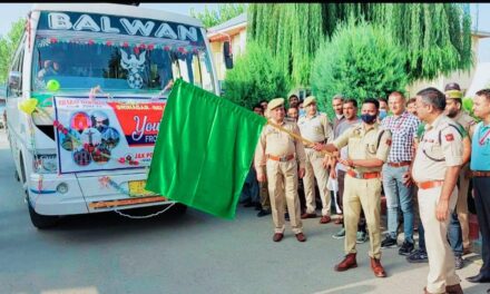 SSP Ganderbal flags-off group of students for Bharat Darshan Tour