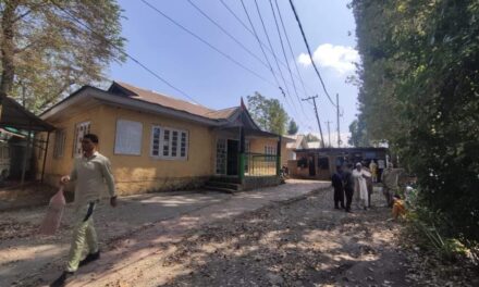 Qazigund Tehsil office working out of cramped building, people suffer;DC Anantnag assures he will look into it