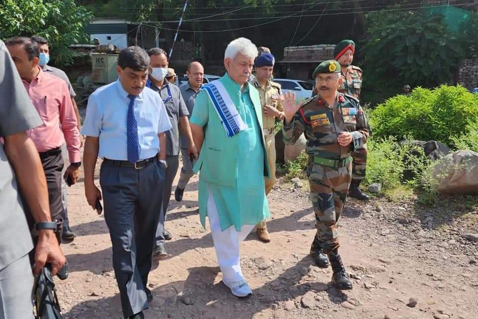LG Manoj Sinha Visits Forward Areas in Poonch, Reviews Prevailing Security Situation Along Border