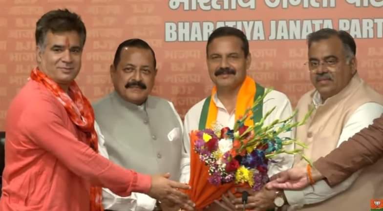 After expelled from AAP, Mankotia joins BJP