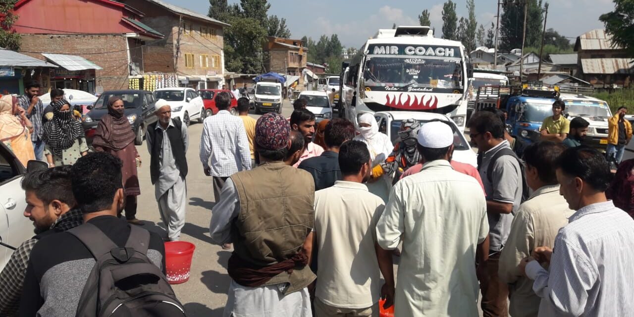 Protest in Achabal Anantnag Against ‘Contaminated’ Water Supply