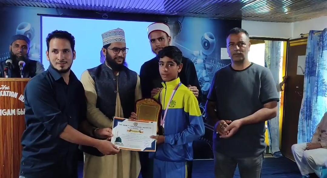 HKMC Educational Institute Manigam organised “Shan e Mustafa Naat Competition” for students on the eve of teacher’s day