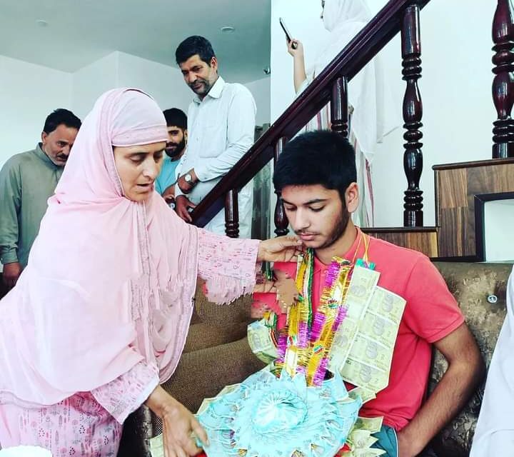 Shopian fruit businessman’s son bags 10th rank at NEET UG-2022