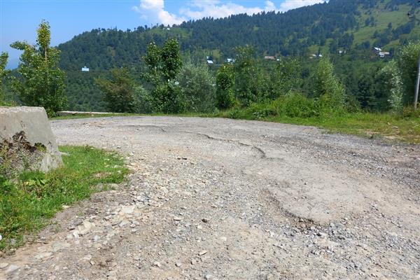 Kulgam’s Hallan-Manzgam road in shambles;DPR readied, work to start soon, says DC