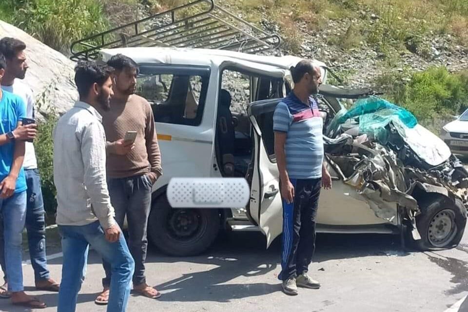 7 Persons Injured As Truck Collides With Srinagar-bound Passenger Cab in Behramgalla Poonch
