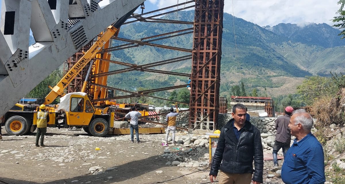 Chief Engineer R&B visits Wayil Bailey Bridge,inspects stock of ongoing construction