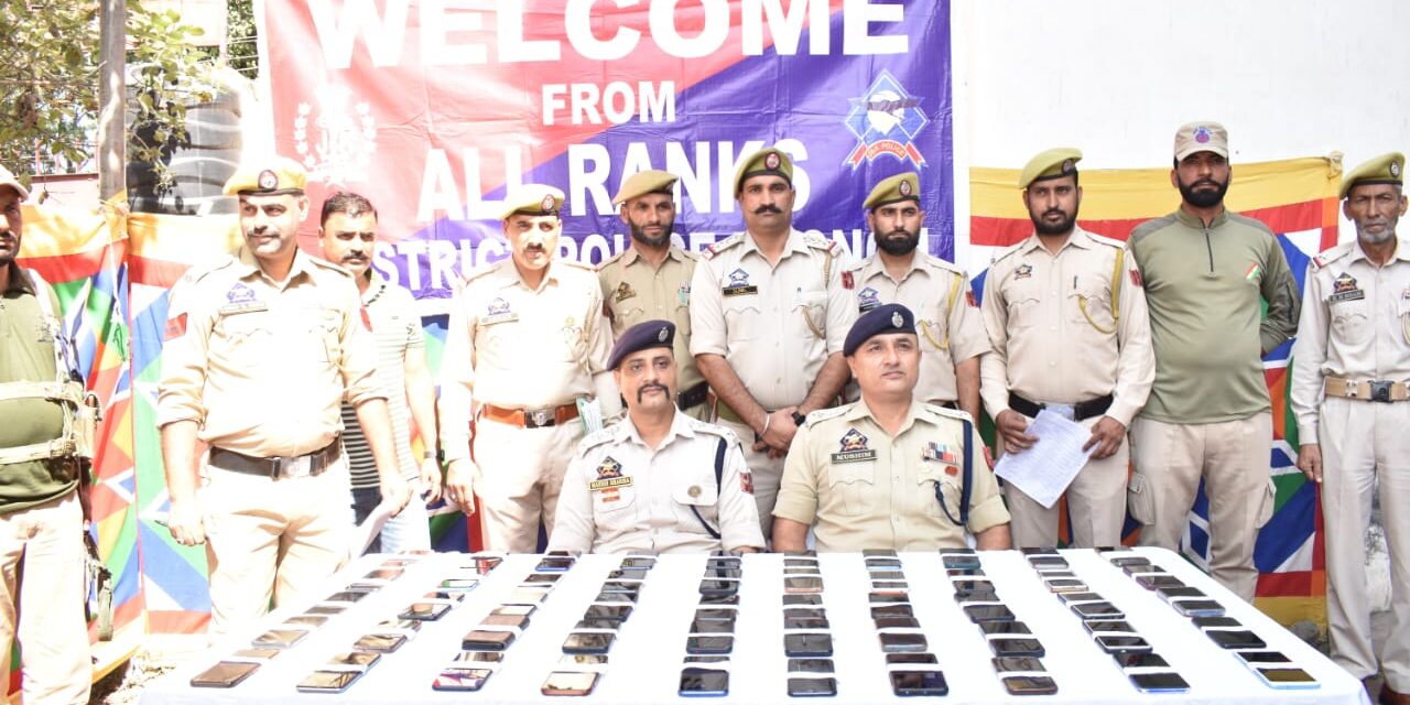 Cyber Cell Poonch Traces Over 50 Smartphones, Hands Over Gadgets to Rightful Owners
