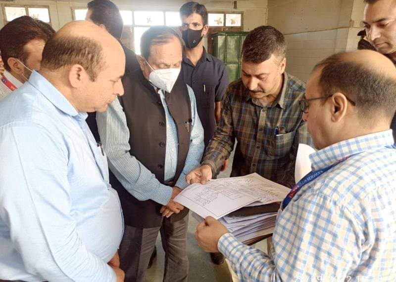 Advisor Bhatnagar pays surprise visit to construction site of RAH Anantnag, inspects ongoing works