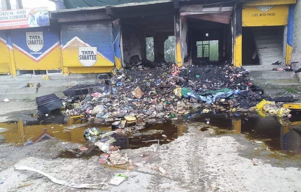 3 shops gutted in overnight blaze in Ganderbal