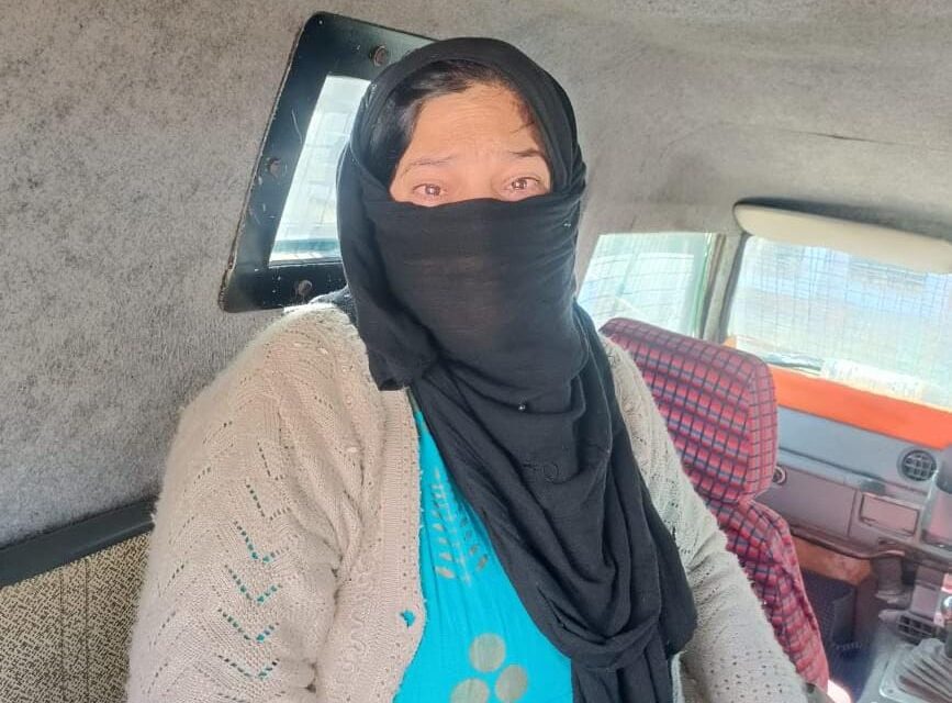 Bandipora police arrested a notorious female drug peddler evading arrest.