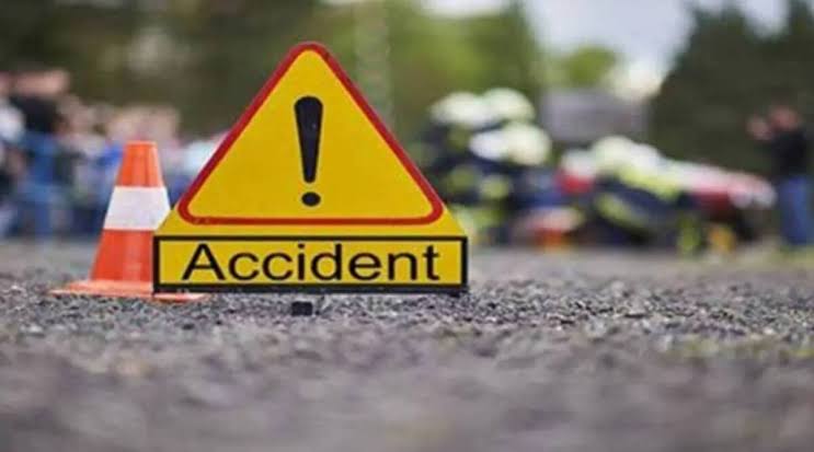 8 people injured as taxi cab overturns in Rajouri