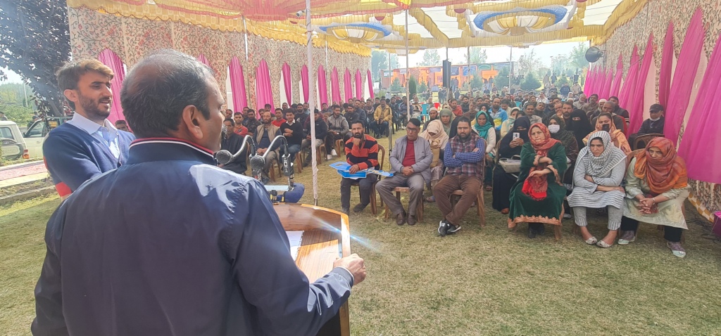 Two day visit of Union MoS Dr. L Murugan to J&K concludes;Minister interacted with beneficiaries of Govt schemes and public representatives at Kulgam