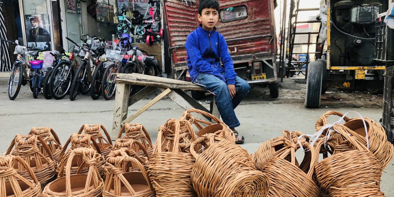 Age doesn’t matter when it comes to poverty: This 10-year-old Srinagar boy sells Kangris (firepots) to support family
