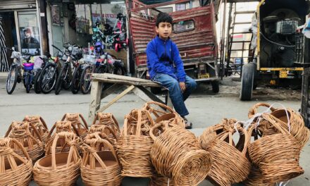 Age doesn’t matter when it comes to poverty: This 10-year-old Srinagar boy sells Kangris (firepots) to support family
