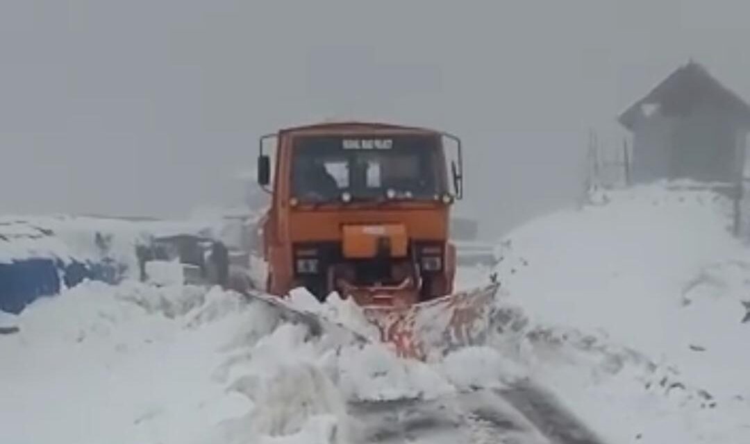 Snow clearance work on Mughal road going on in full swing