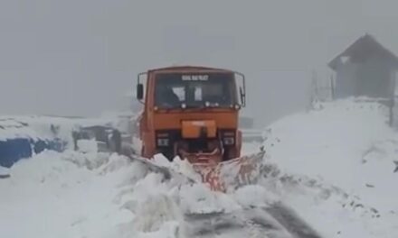 Snow clearance work on Mughal road going on in full swing