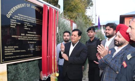 Union Minister of AYUSH, Ports, Shipping and Waterways reaches Ganderbal,”Distributes financial assistance over Rs 12 lakh among beneficiaries