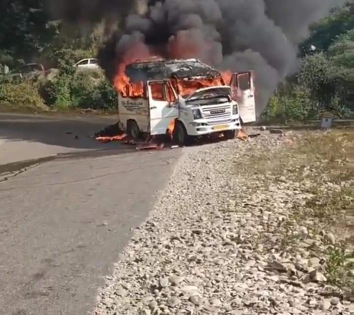 Minibus catches fire in Rajouri, passengers safely evacuated