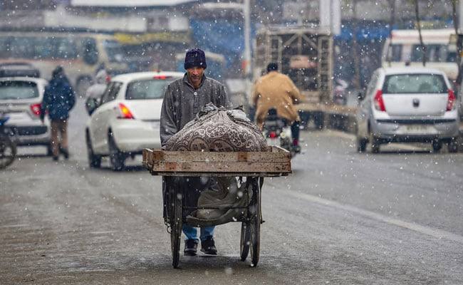 J&K shivers after snowfall in hills, rains in plains in J&K,”MeT Forecasts Isolated Light Rain, Snowfall In 24 Hours; Mainly Dry Weather Thereafter