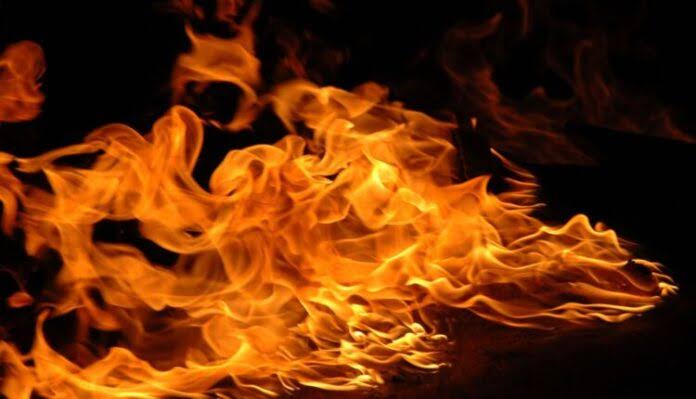 Parked school bus, 100 apple boxes gutted in fire incident in Mawer Handwara