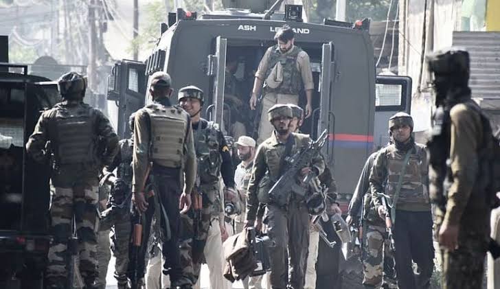2 LeT Militants Killed, 2 Soldiers Injured In Overnight Anantnag Gunfight